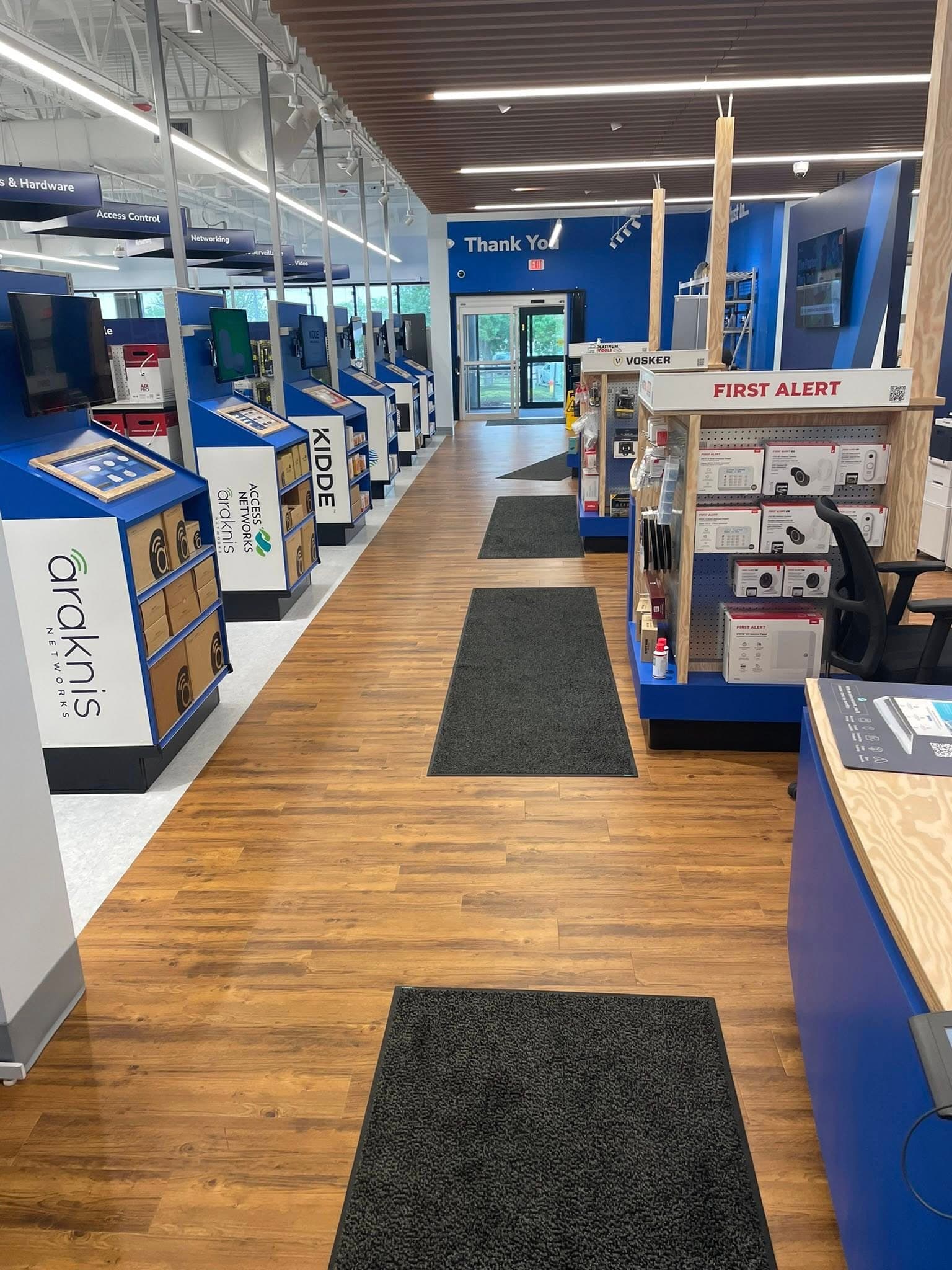 Entrada de tienda limpia para los clientes en Omaha, NE